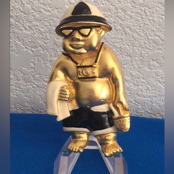 AJC Jewelry - VINTAGE AJC FIGURAL”BEACH TOURIST” GOLD TONE BROOCH
